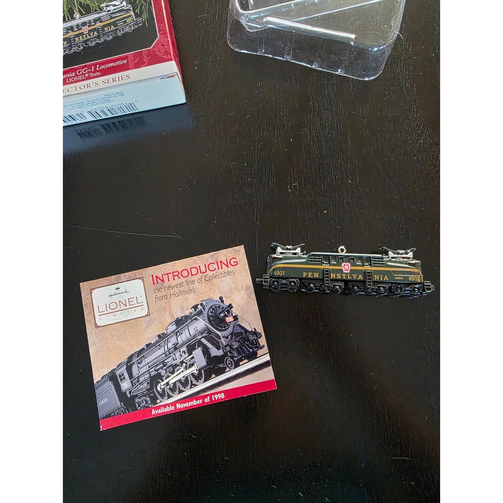 1998 Hallmark Keepsake Lionel Pennsylvania GG-1 Locomotive Train Ornament
